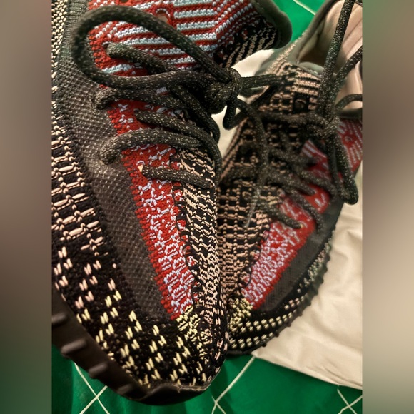 YEEZY BOOST 350 V2 "Yecheil" SNEAKERS - Picture 6 of 9